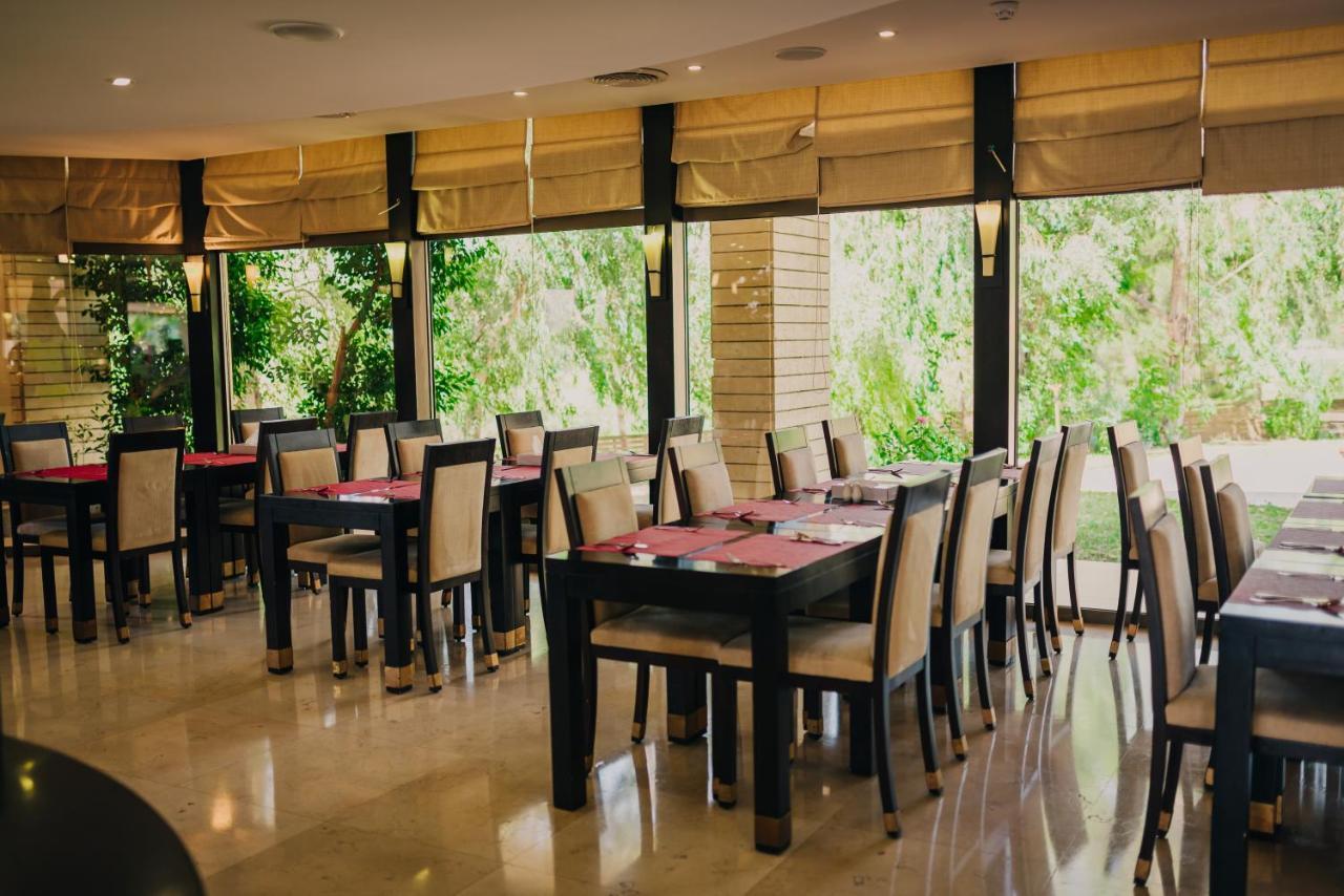Ashur Hotel Dukhan Exterior foto