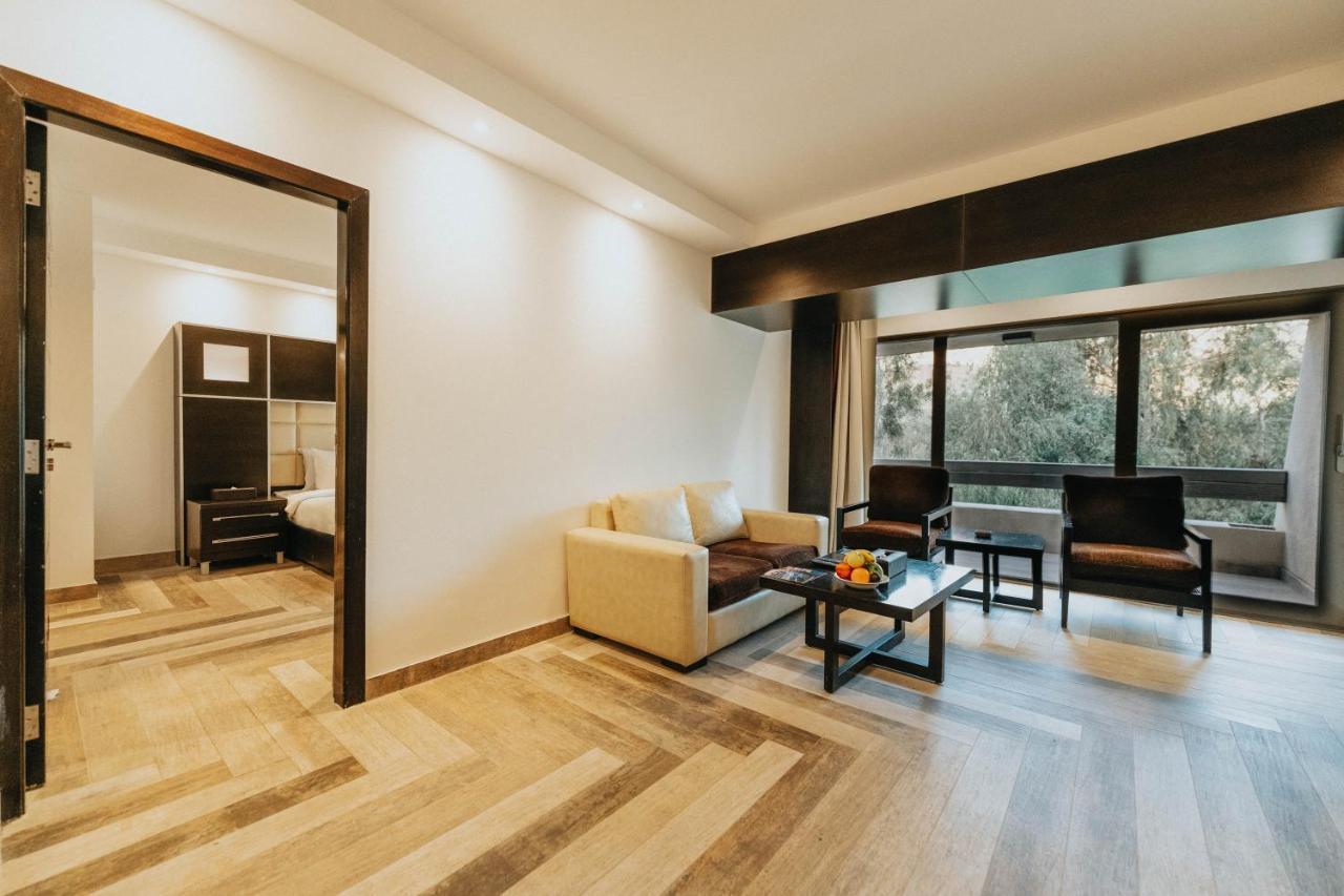 Ashur Hotel Dukhan Exterior foto
